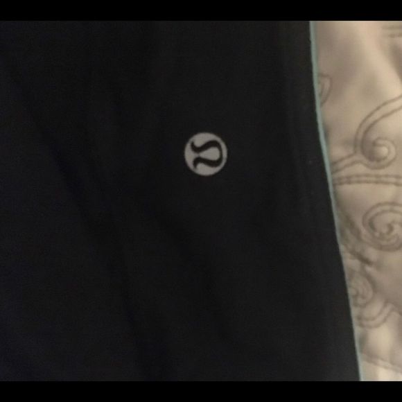 Like New Lululemon 🍋 capris - Picture 4 of 7